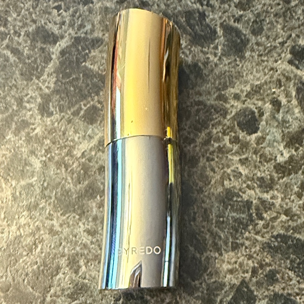 Byredo Mad Red Matte Lipstick — with magnetic cap - Picture 3 of 4